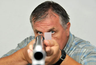 shooter mounting a shotgun